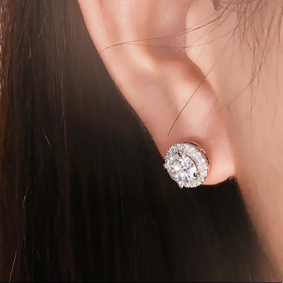 NWOT round classic earrings - Picture 5 of 6